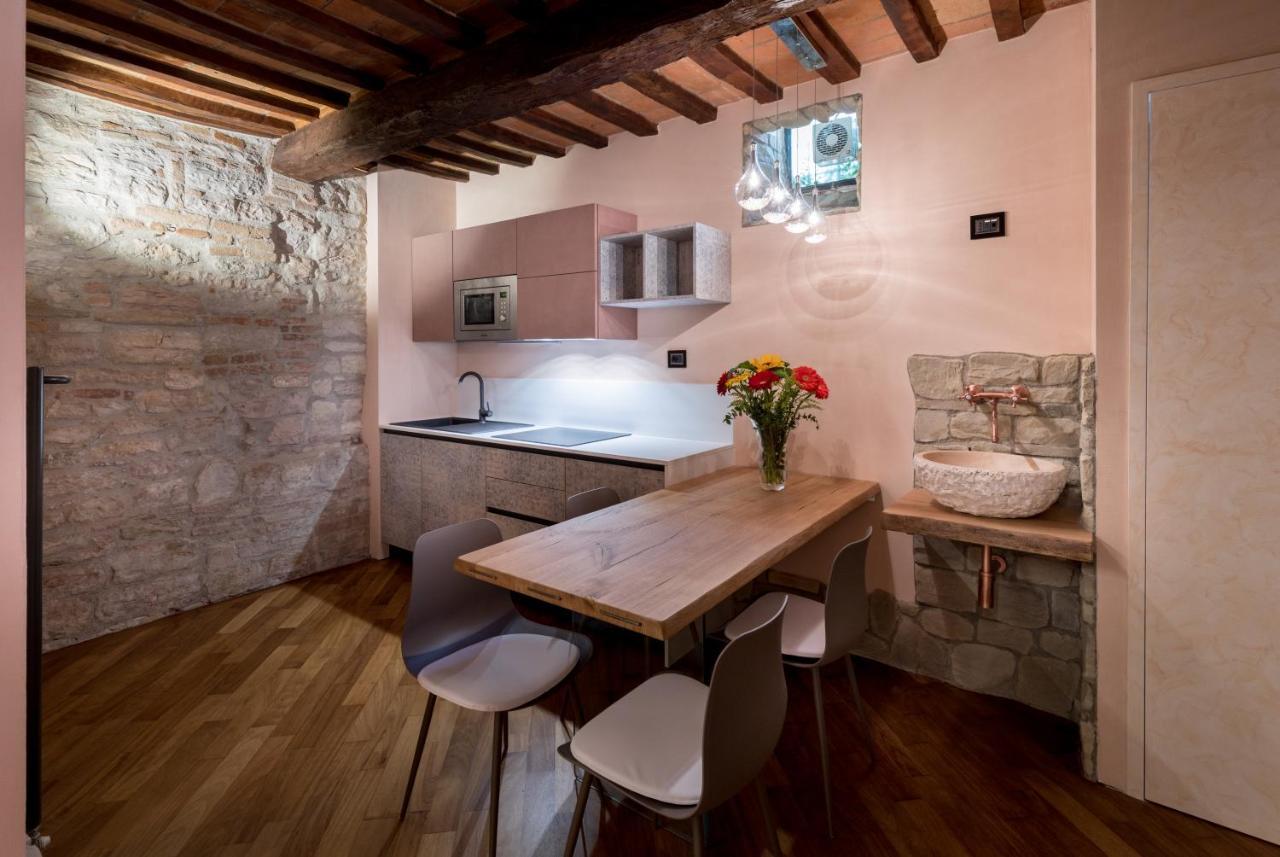 B&B Luxury Apartment Suite Gubbio 2 Camere E Divano Letto Exterior foto