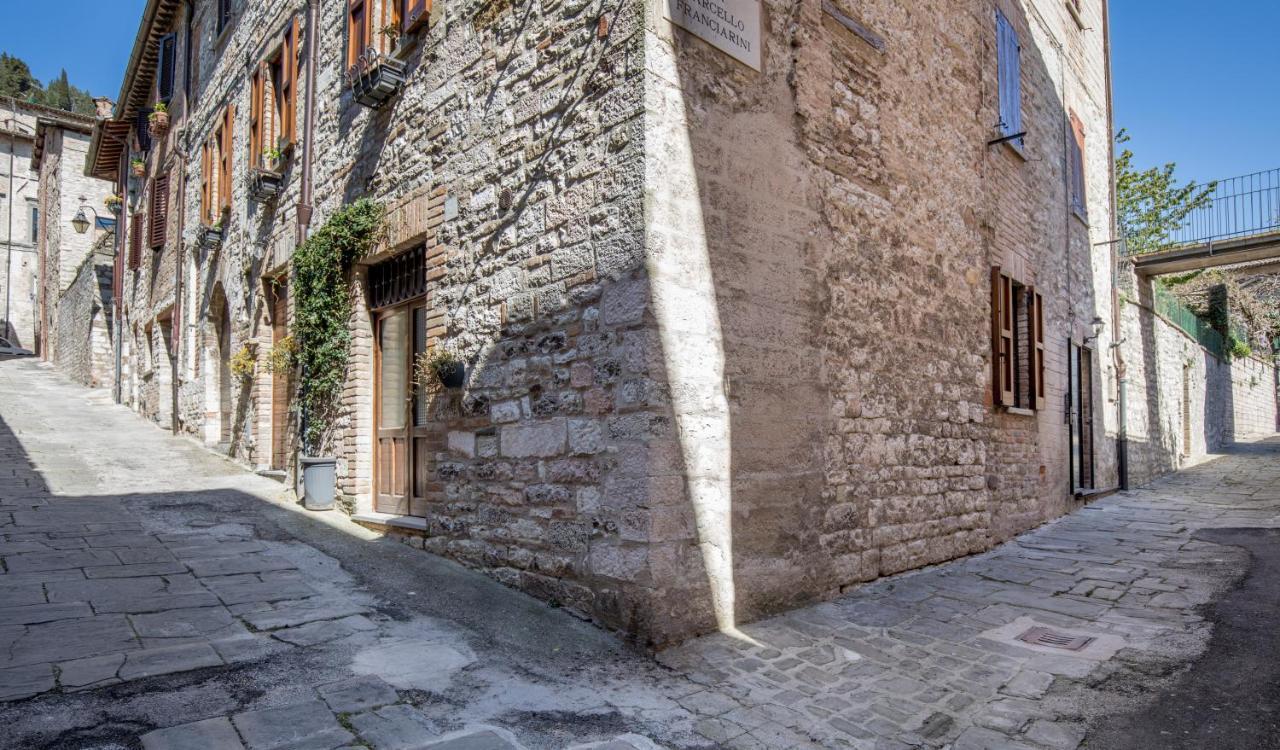 B&B Luxury Apartment Suite Gubbio 2 Camere E Divano Letto Exterior foto